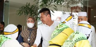 Bupati Rohil Bersama Ketua PKK Langsung Sambut Kepulangan Jamaah Haji Ke Tanah Air