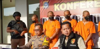 Polda Riau Tetapkan Lima Tersangka Sebabkan Tahanan Polsek Tewas Polda Riau Tetapkan Lima Tersangka Sebabkan Tahanan Polsek Tewas