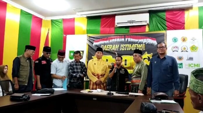 Wartawan dan Laskar Nyatakan Dukungan Penuh Pembentukan Daerah Istimewa Riau Wartawan dan Laskar Nyatakan Dukungan Penuh Pembentukan Daerah Istimewa Riau