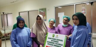 17 Pasien Dhuafa di RSUD Arifin Achmad Terima Bantuan Operasi Gendang Telinga 17 Pasien Dhuafa di RSUD Arifin Achmad Terima Bantuan Operasi Gendang Telinga