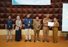 Pemprov Riau Serahkan 83 SK Pensiunan Pemprov Riau Serahkan 83 SK Pensiunan