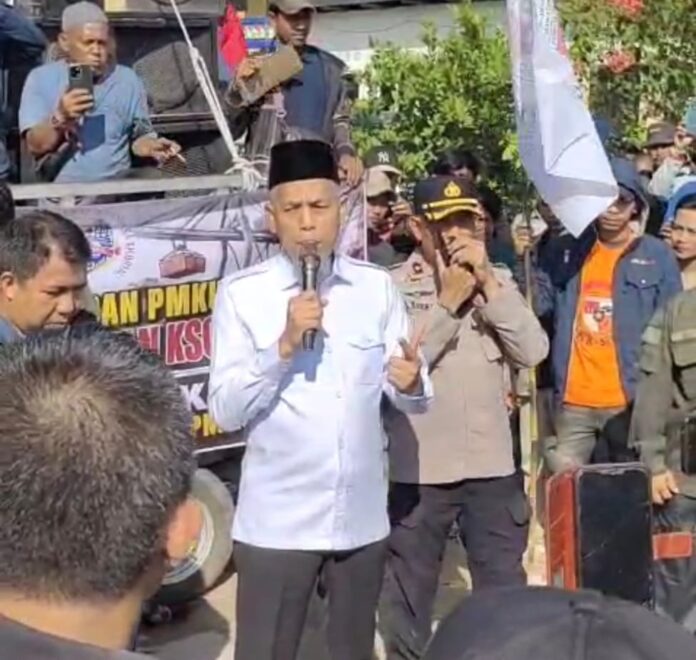 Menakar Aturan KSOP Dumai di Tengah Tensi Panas Demo AAKJ TKBM: Menjaga Regulasi atau Memantik Rusuh? Menakar Aturan KSOP Dumai di Tengah Tensi Panas Demo AAKJ TKBM: Menjaga Regulasi atau Memantik Rusuh?
